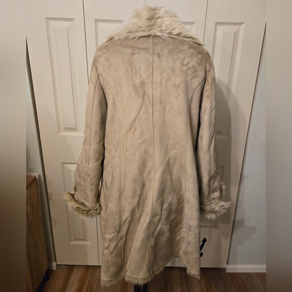 Donna Salyers Fabulous Furs Coat - Picture 4 of 7